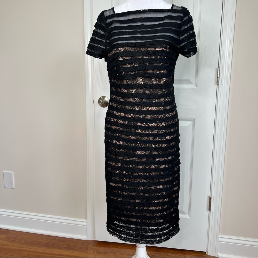 ! Adrianna Papell Laced dress